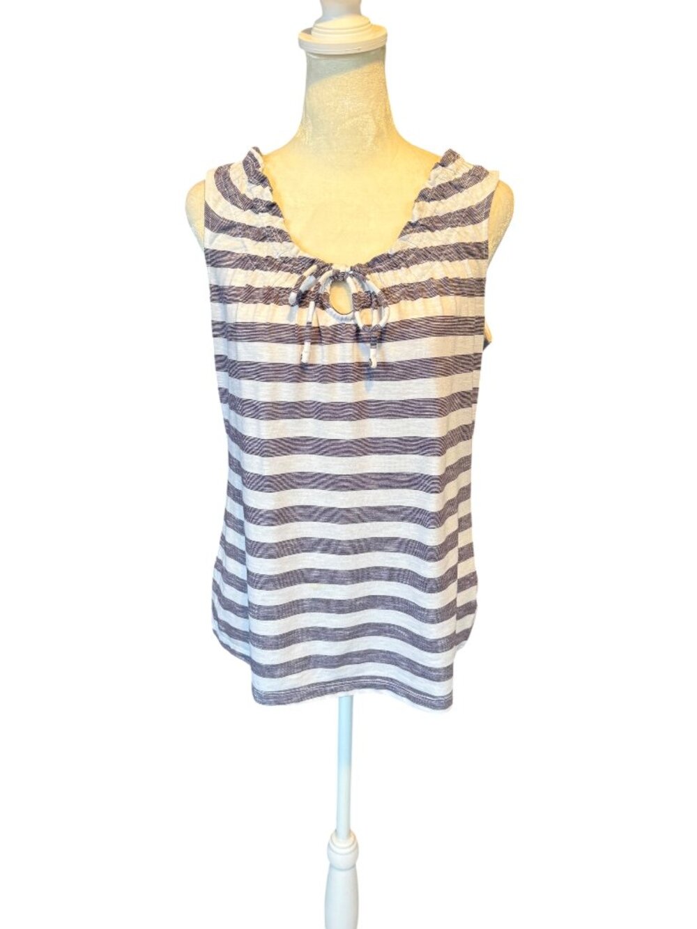 Gap women's blue and white striped sleeveless keyhole tank top size small